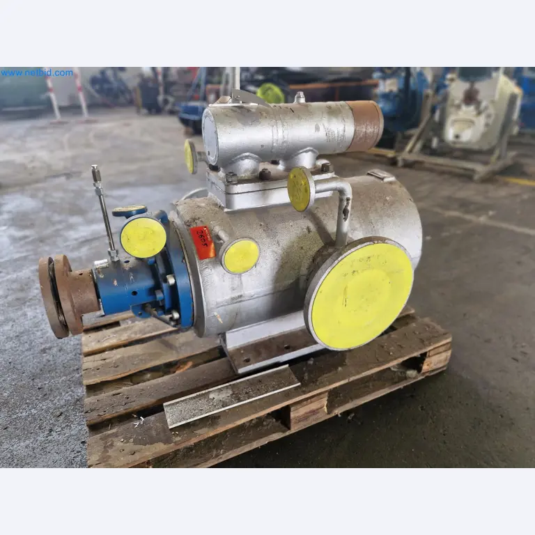 Magazinbestände, Rohöl-/Gas-Öl-/Einsatzpumpen sowie Betriebsausstattung einer Raffinerie-1