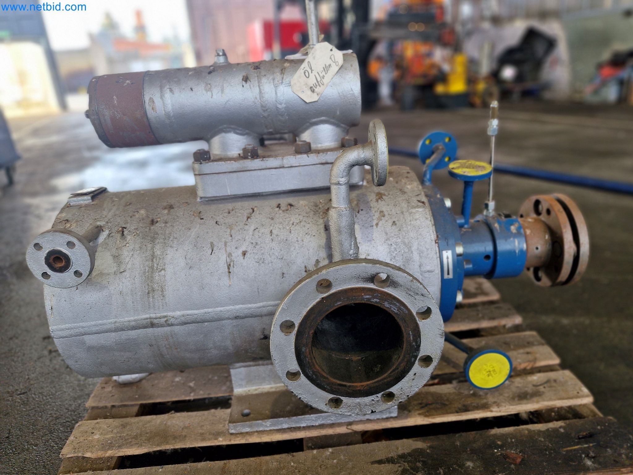 Magazinbestände, Rohöl-/Gas-Öl-/Einsatzpumpen sowie Betriebsausstattung einer Raffinerie-2