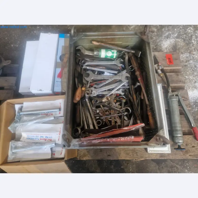 Magazinbestände, Rohöl-/Gas-Öl-/Einsatzpumpen sowie Betriebsausstattung einer Raffinerie-2