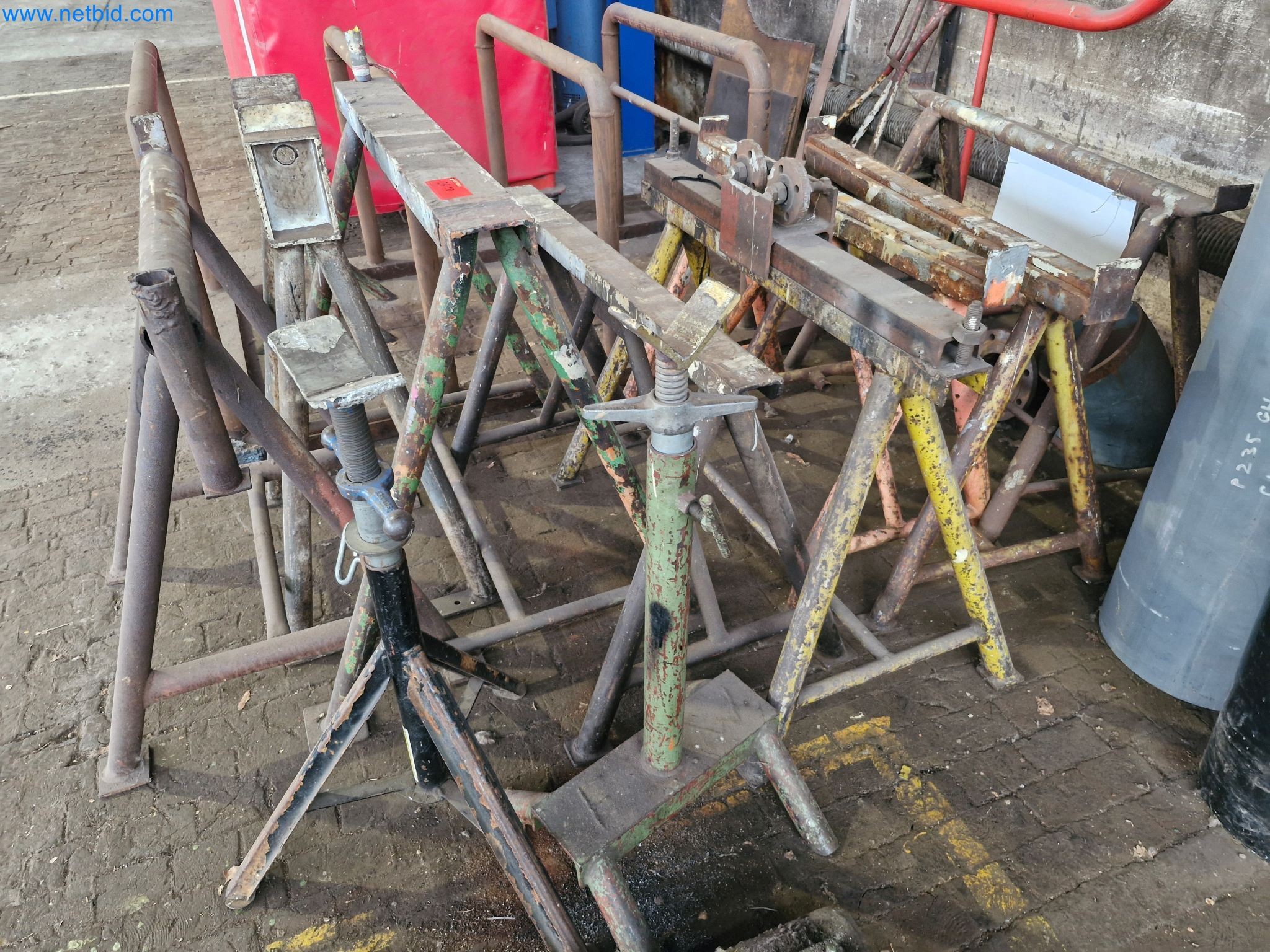 Magazinbestände, Rohöl-/Gas-Öl-/Einsatzpumpen sowie Betriebsausstattung einer Raffinerie-1