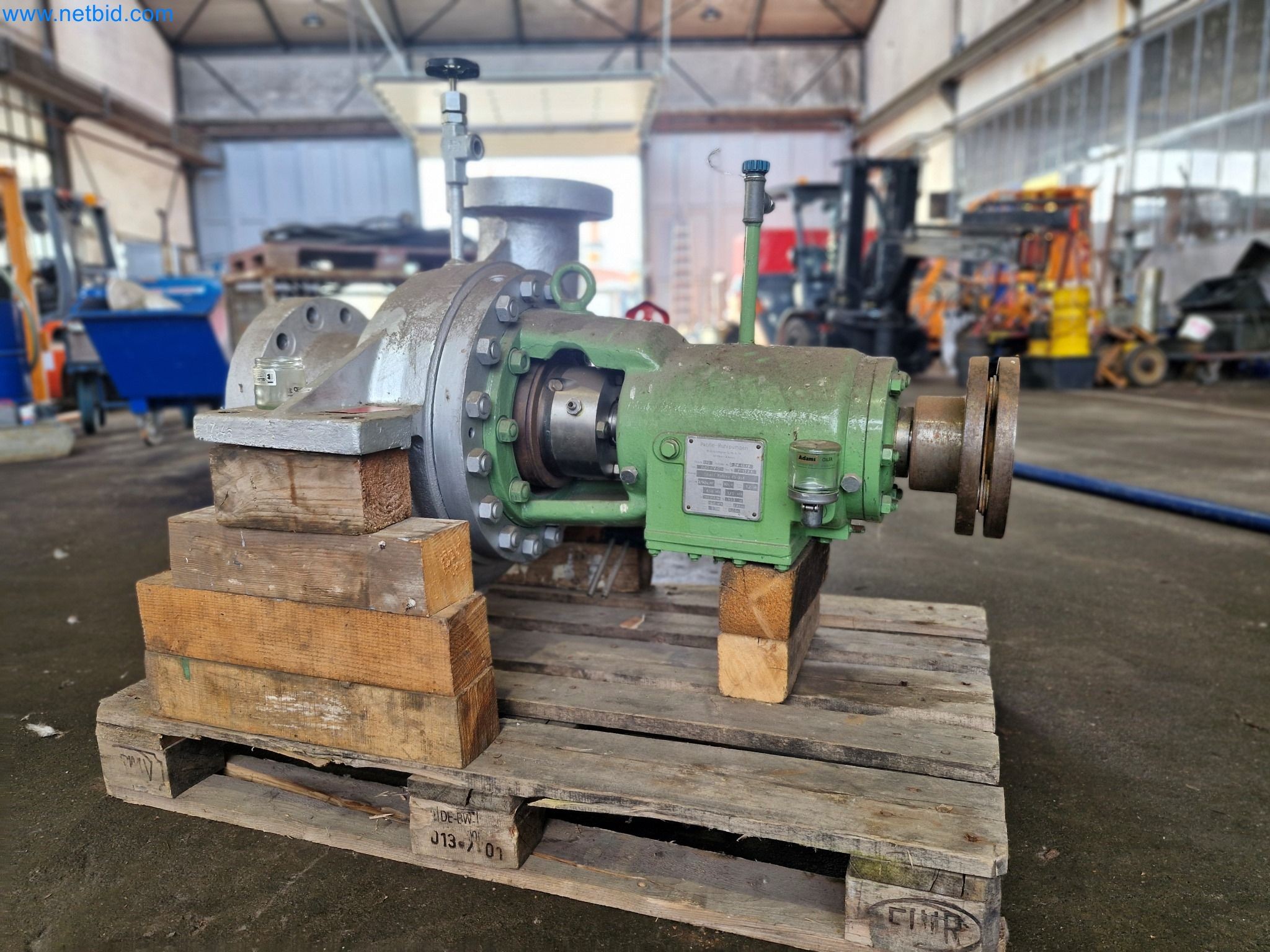 Magazinbestände, Rohöl-/Gas-Öl-/Einsatzpumpen sowie Betriebsausstattung einer Raffinerie-1