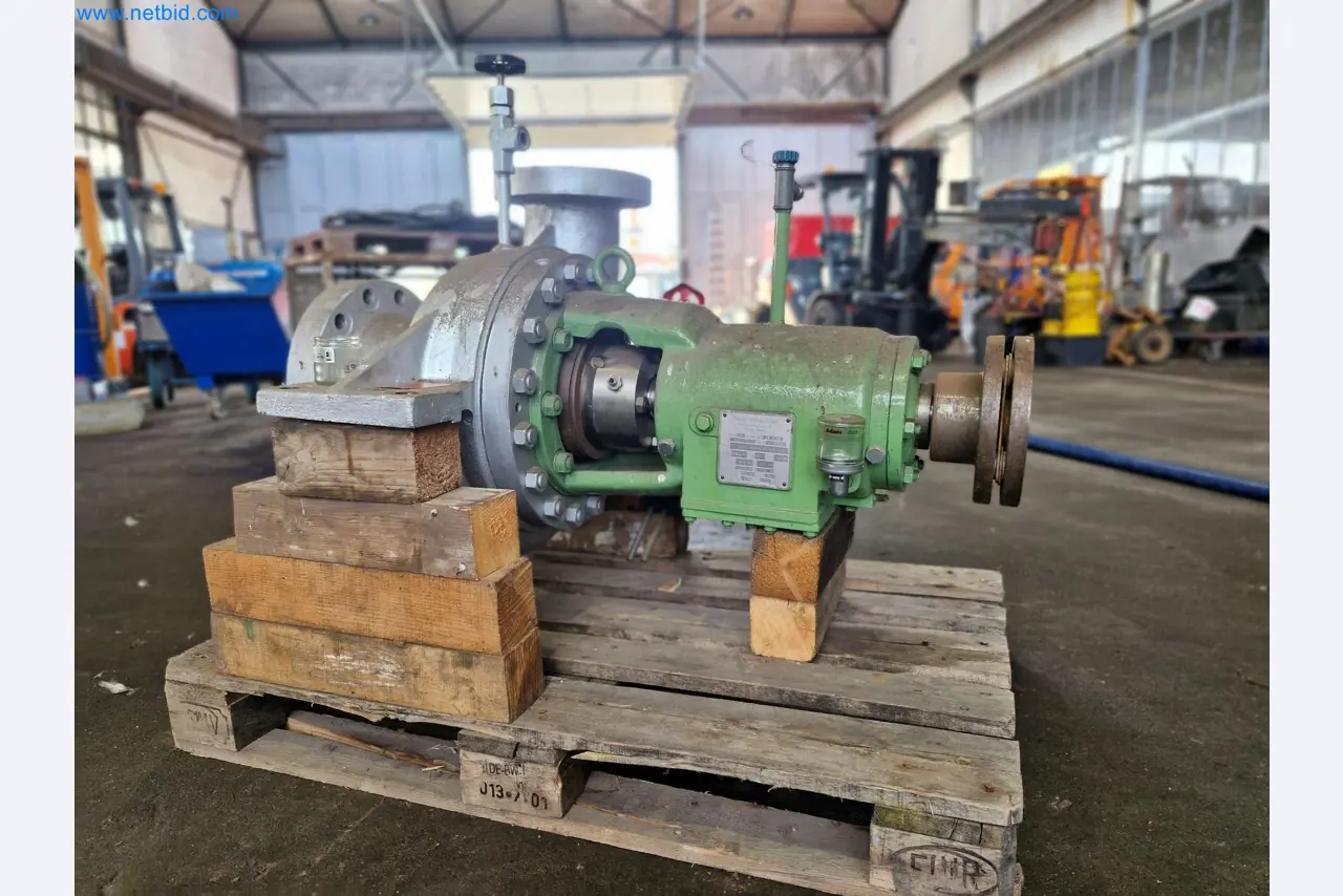 Magazinbestände, Rohöl-/Gas-Öl-/Einsatzpumpen sowie Betriebsausstattung einer Raffinerie-1