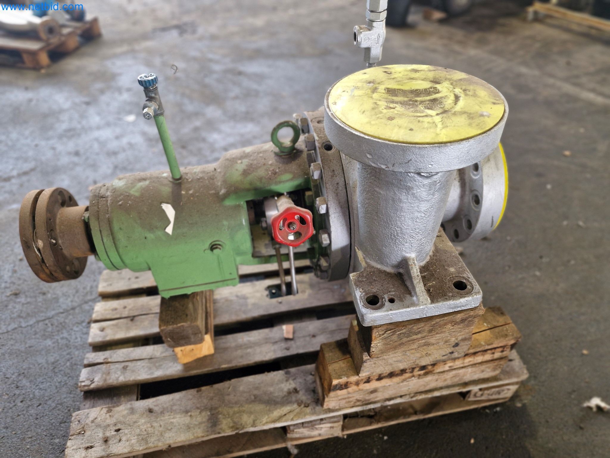 Magazinbestände, Rohöl-/Gas-Öl-/Einsatzpumpen sowie Betriebsausstattung einer Raffinerie-2