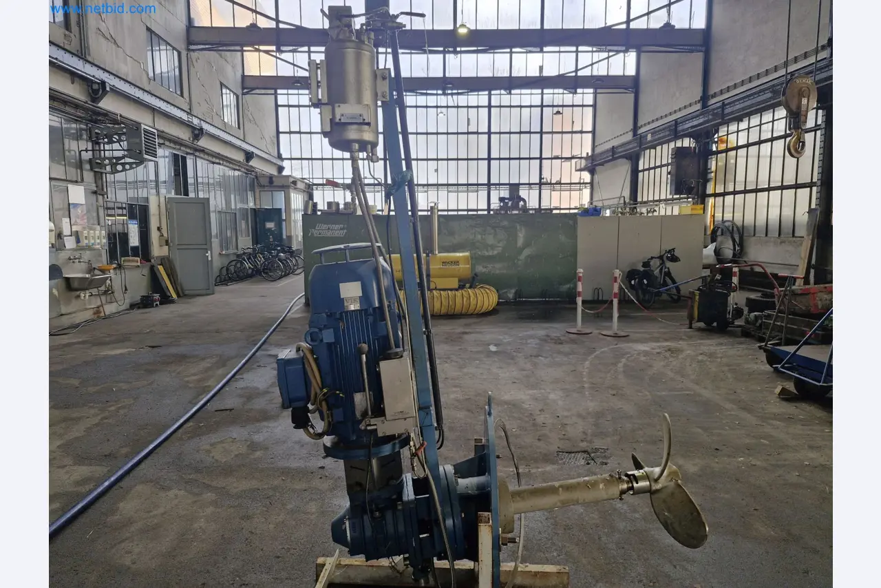 Magazinbestände, Rohöl-/Gas-Öl-/Einsatzpumpen sowie Betriebsausstattung einer Raffinerie-1