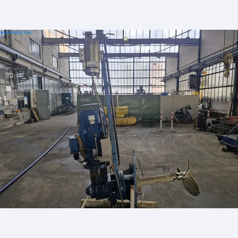 Magazinbestände, Rohöl-/Gas-Öl-/Einsatzpumpen sowie Betriebsausstattung einer Raffinerie-1