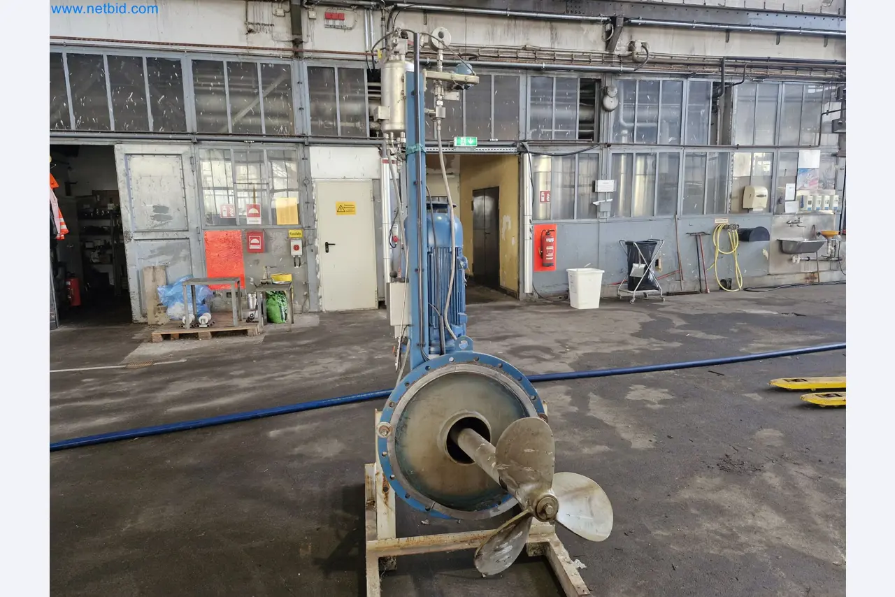 Magazinbestände, Rohöl-/Gas-Öl-/Einsatzpumpen sowie Betriebsausstattung einer Raffinerie-2