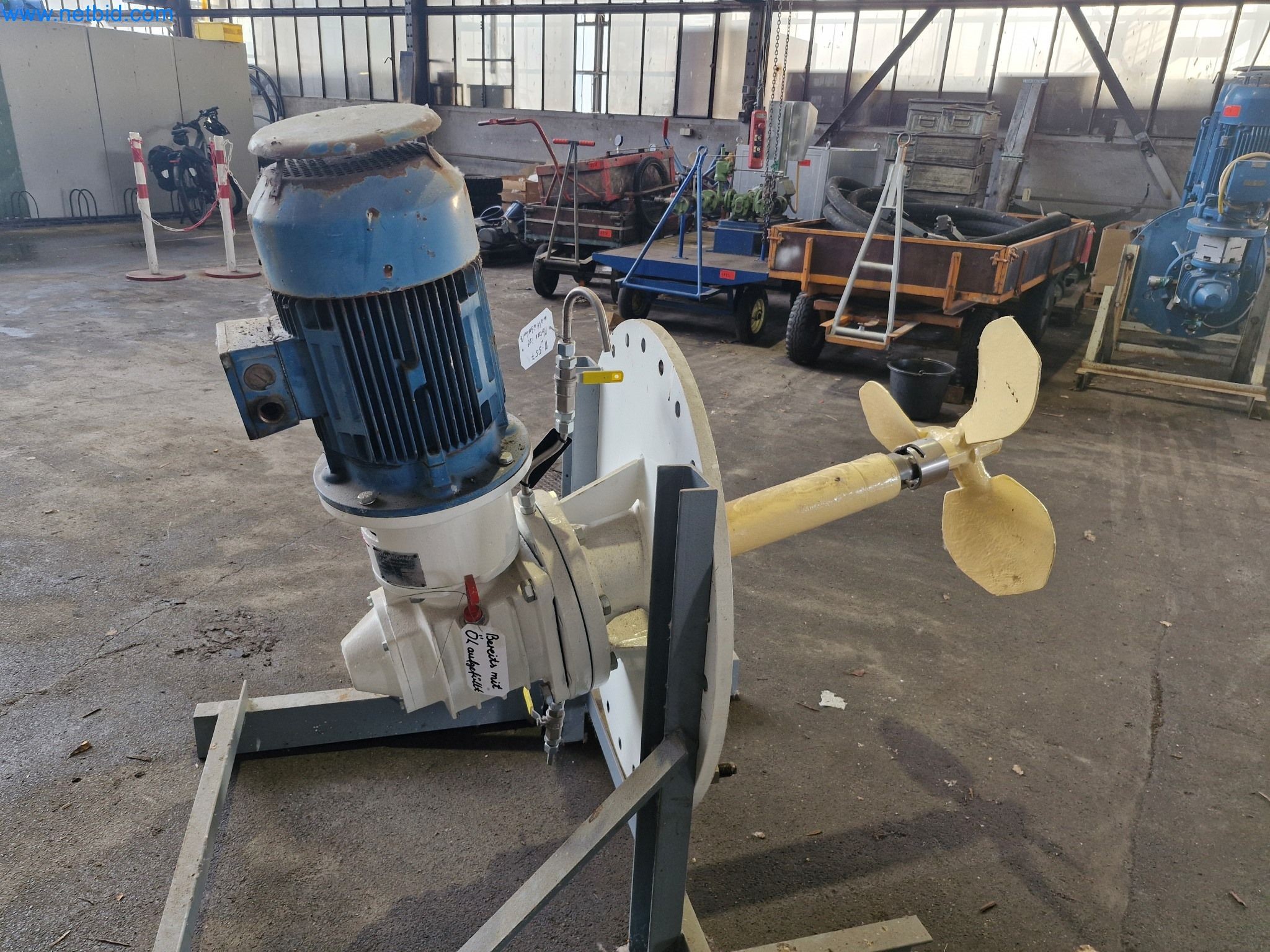 Magazinbestände, Rohöl-/Gas-Öl-/Einsatzpumpen sowie Betriebsausstattung einer Raffinerie-1