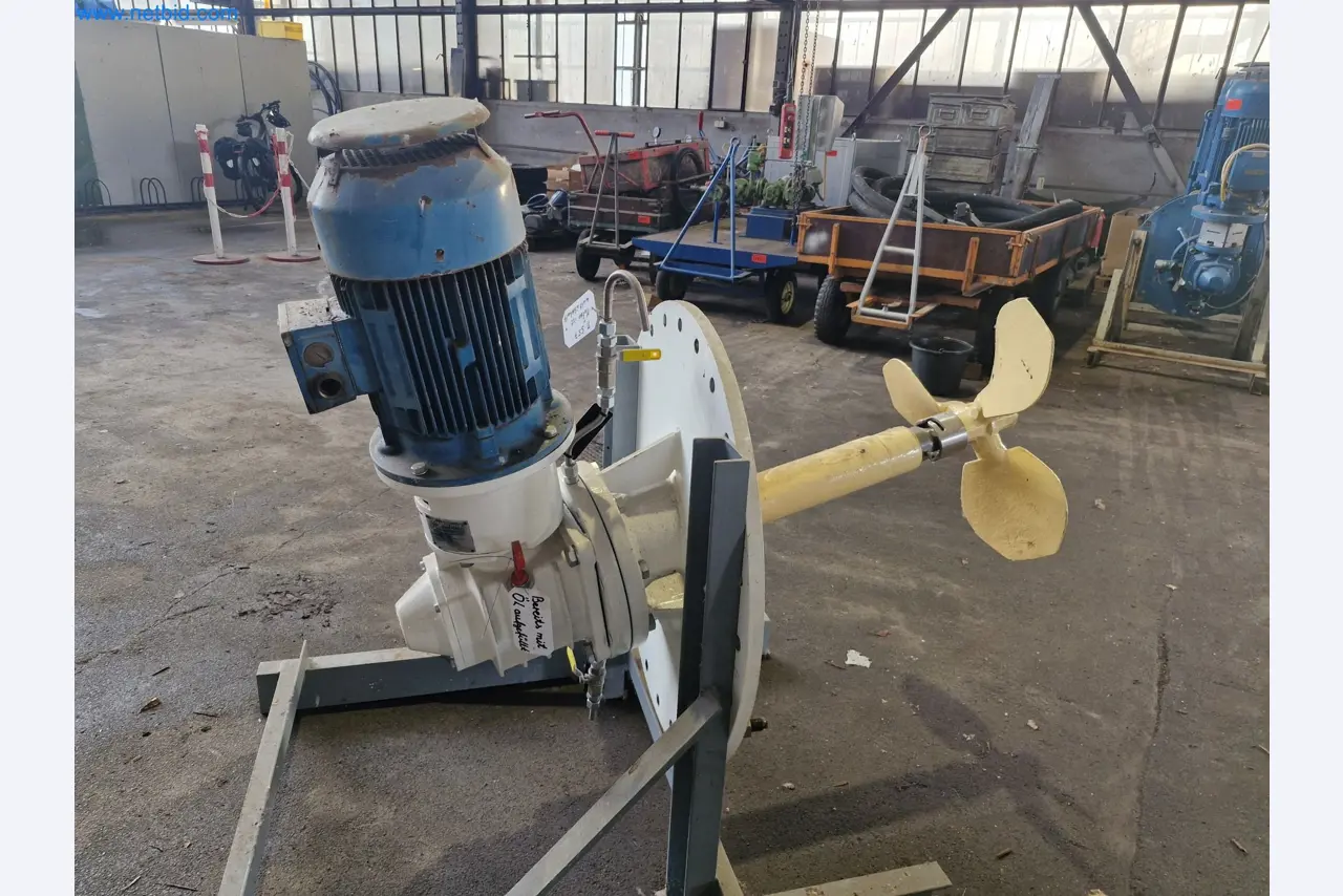 Magazinbestände, Rohöl-/Gas-Öl-/Einsatzpumpen sowie Betriebsausstattung einer Raffinerie-1