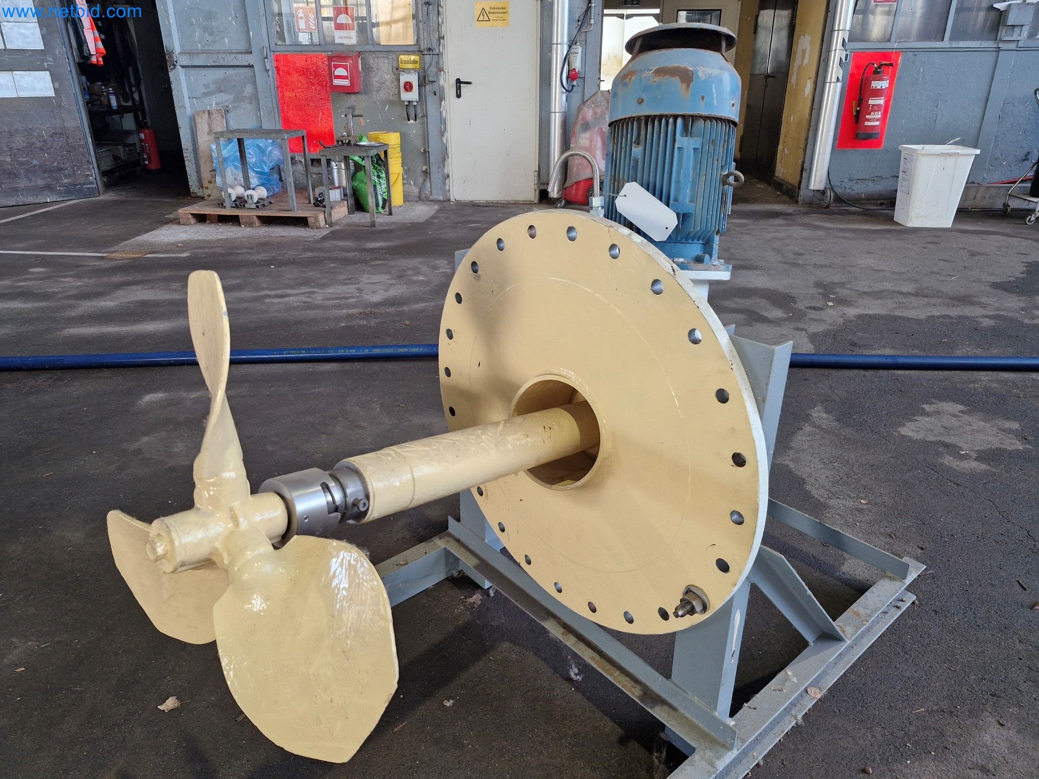 Magazinbestände, Rohöl-/Gas-Öl-/Einsatzpumpen sowie Betriebsausstattung einer Raffinerie-2