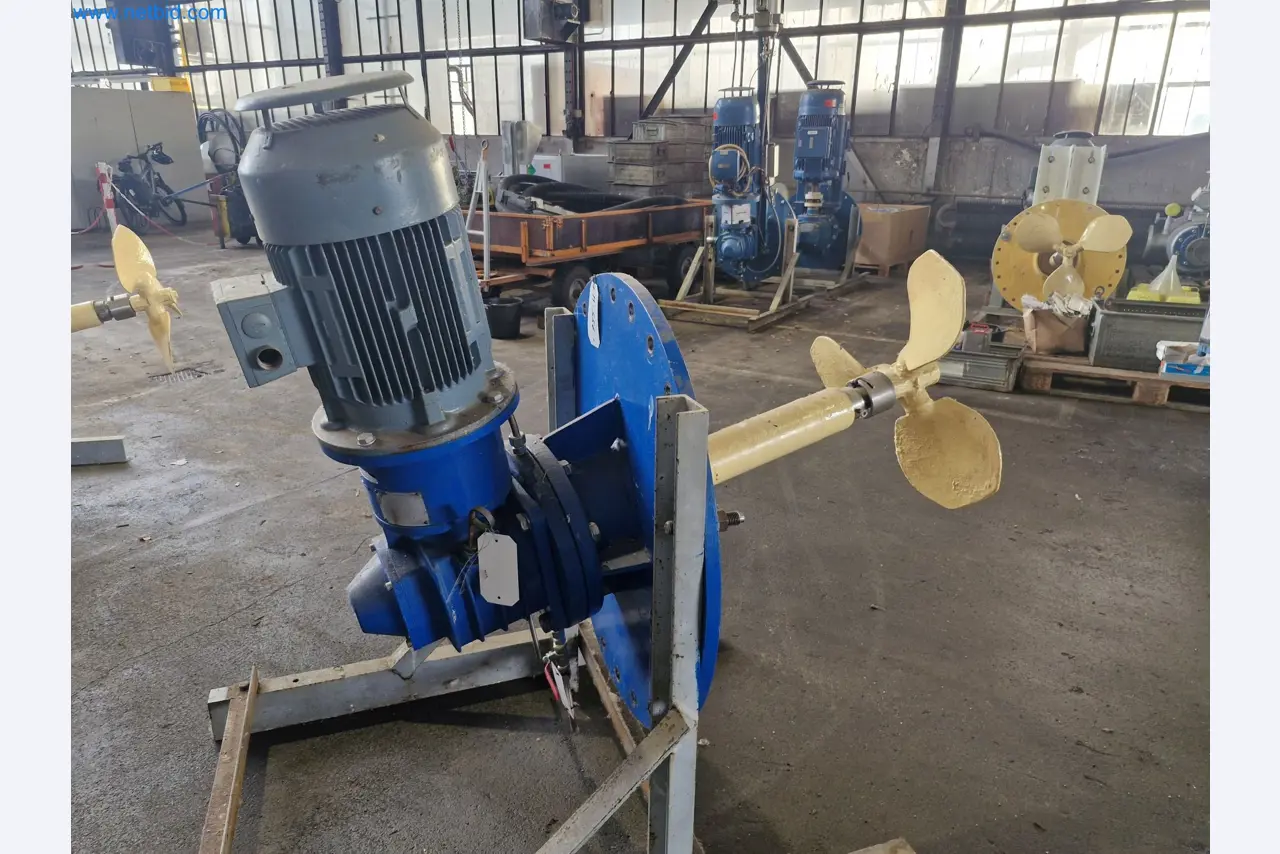 Magazinbestände, Rohöl-/Gas-Öl-/Einsatzpumpen sowie Betriebsausstattung einer Raffinerie-1