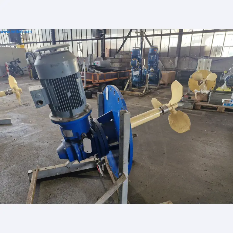 Magazinbestände, Rohöl-/Gas-Öl-/Einsatzpumpen sowie Betriebsausstattung einer Raffinerie-1