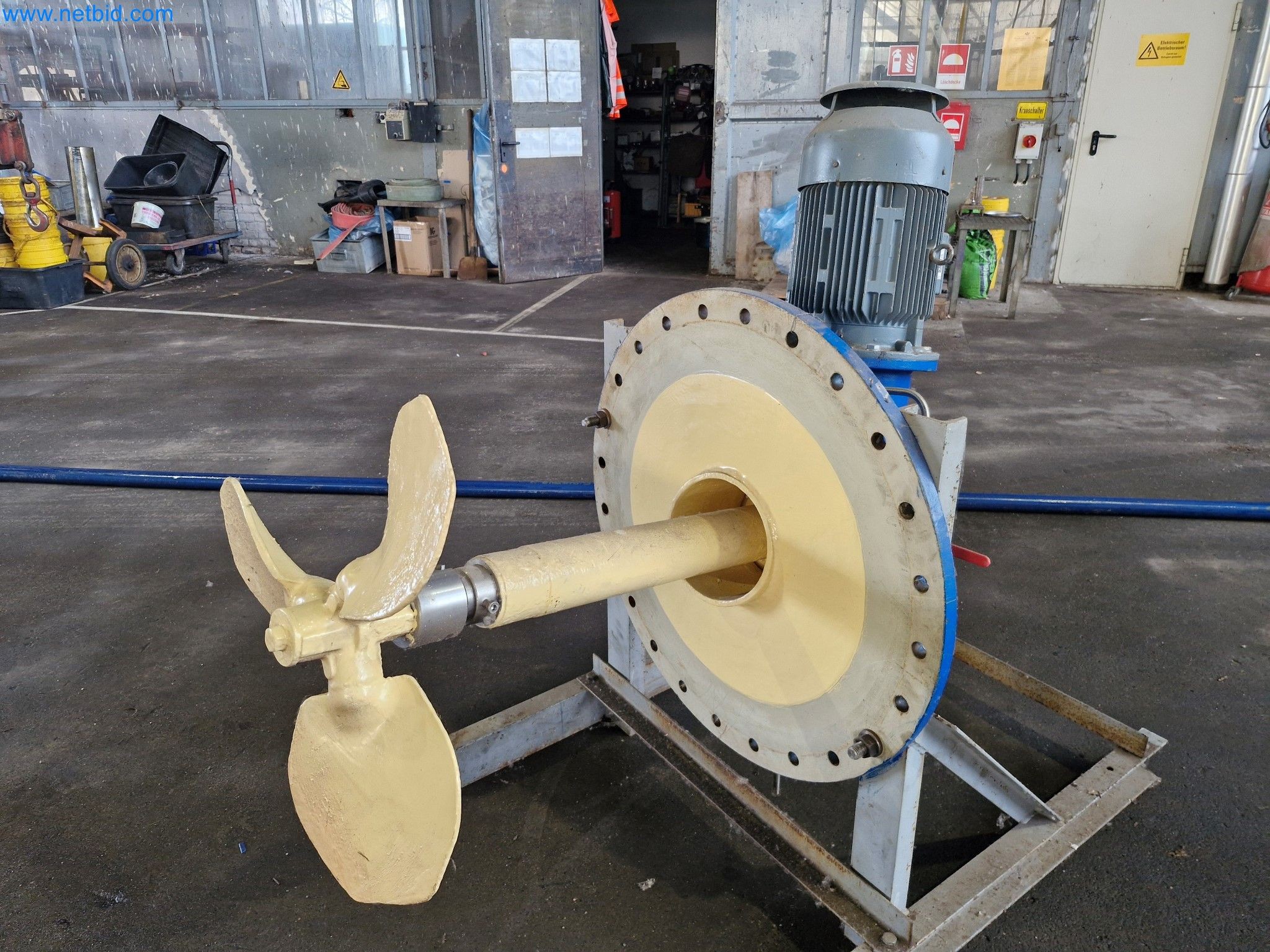 Magazinbestände, Rohöl-/Gas-Öl-/Einsatzpumpen sowie Betriebsausstattung einer Raffinerie-2