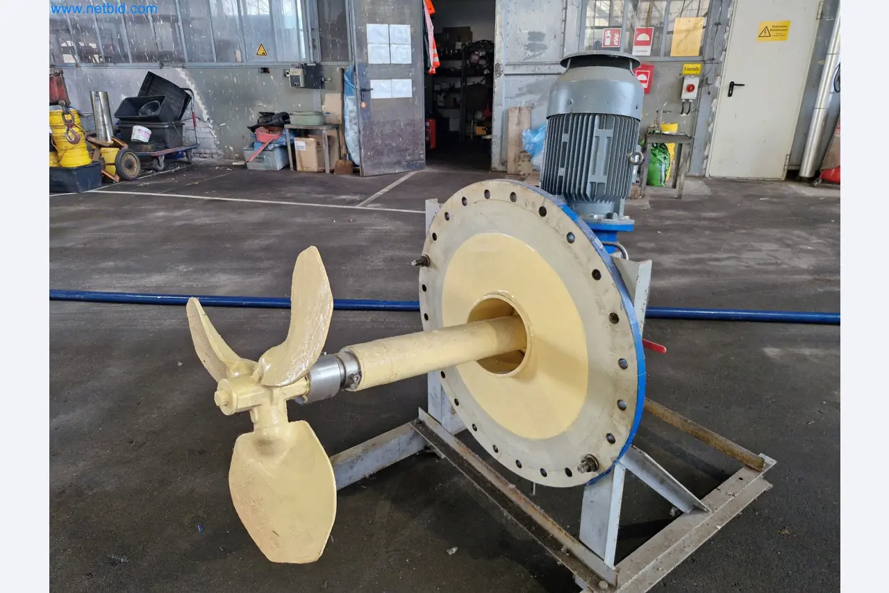 Magazinbestände, Rohöl-/Gas-Öl-/Einsatzpumpen sowie Betriebsausstattung einer Raffinerie-2