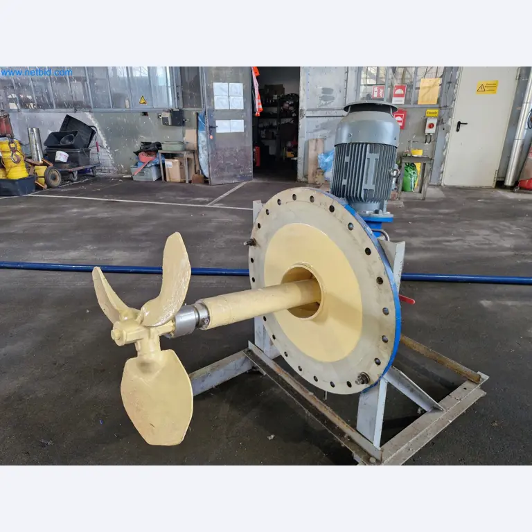 Magazinbestände, Rohöl-/Gas-Öl-/Einsatzpumpen sowie Betriebsausstattung einer Raffinerie-2