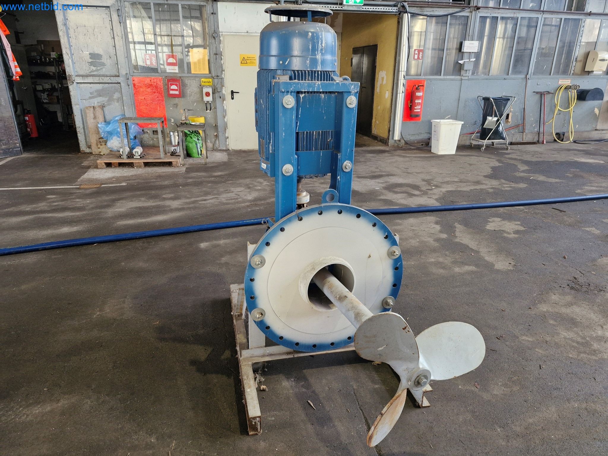 Magazinbestände, Rohöl-/Gas-Öl-/Einsatzpumpen sowie Betriebsausstattung einer Raffinerie-2