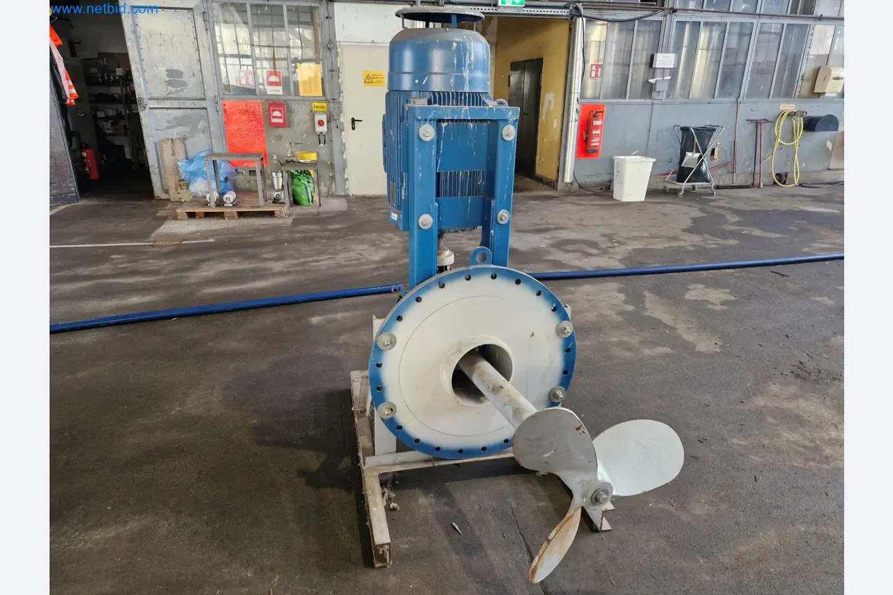 Magazinbestände, Rohöl-/Gas-Öl-/Einsatzpumpen sowie Betriebsausstattung einer Raffinerie-2