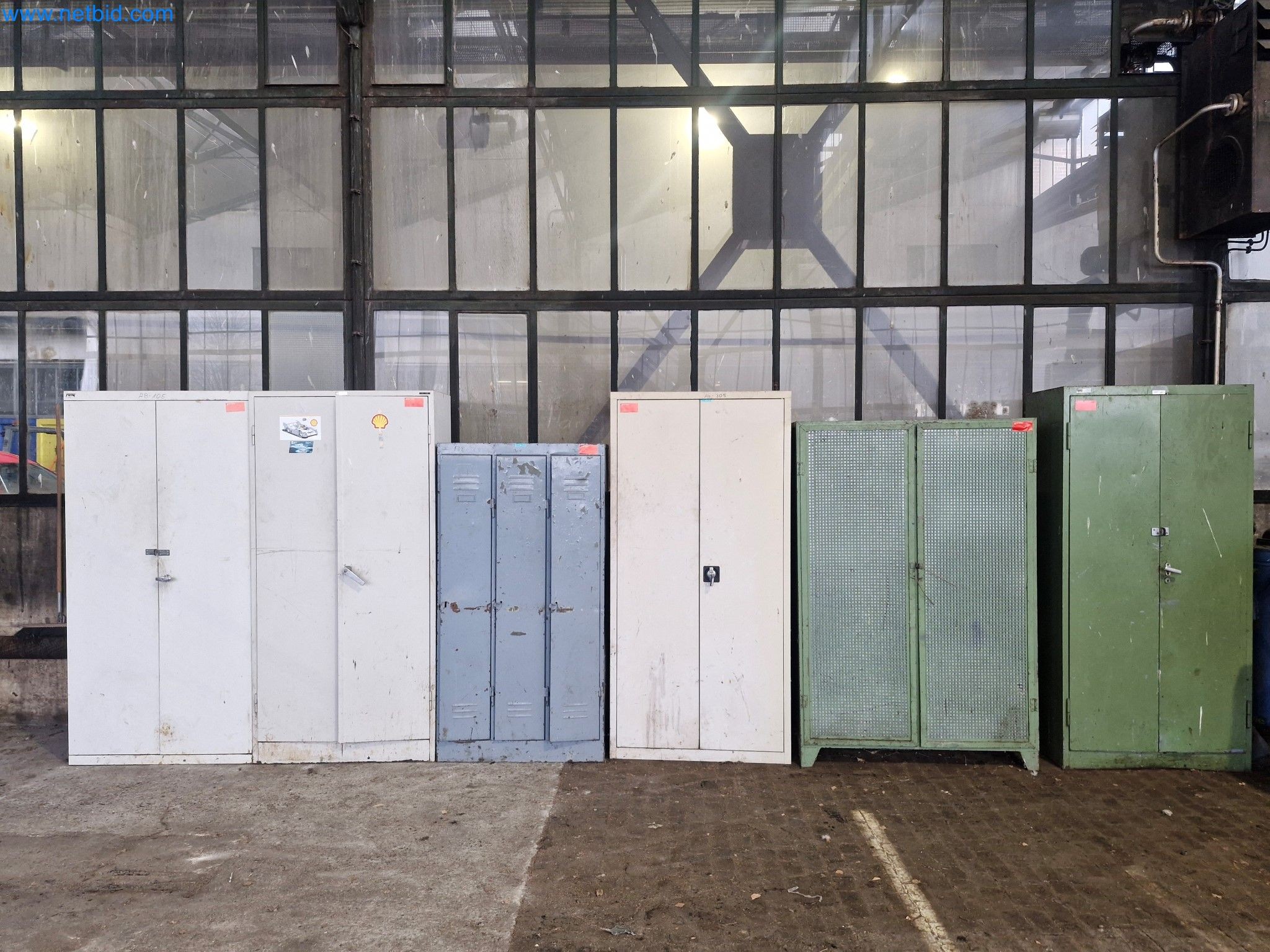 Magazinbestände, Rohöl-/Gas-Öl-/Einsatzpumpen sowie Betriebsausstattung einer Raffinerie-1