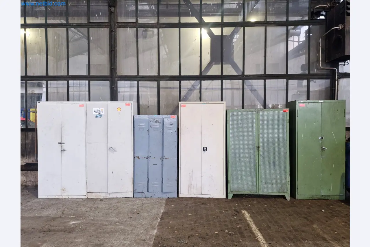 Magazinbestände, Rohöl-/Gas-Öl-/Einsatzpumpen sowie Betriebsausstattung einer Raffinerie-1