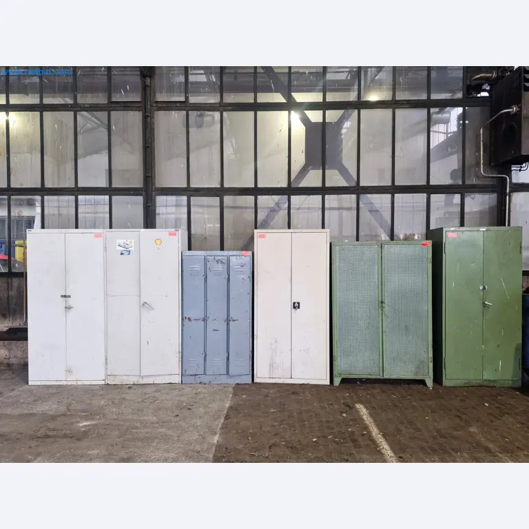 Magazinbestände, Rohöl-/Gas-Öl-/Einsatzpumpen sowie Betriebsausstattung einer Raffinerie-1