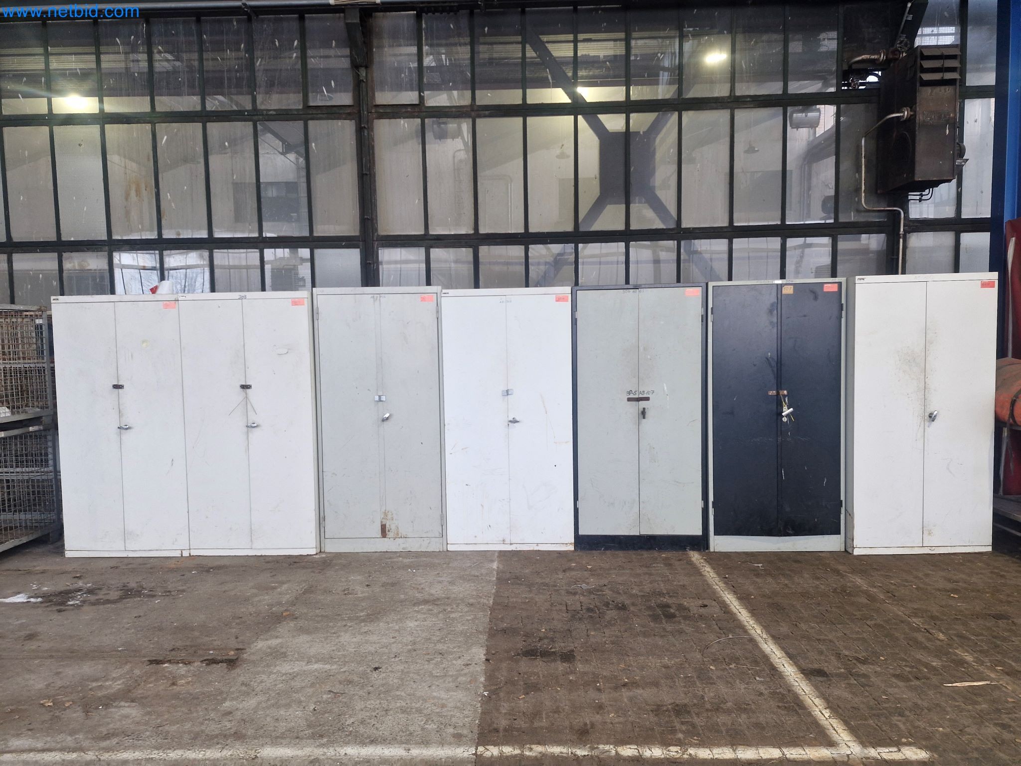 Magazinbestände, Rohöl-/Gas-Öl-/Einsatzpumpen sowie Betriebsausstattung einer Raffinerie-2