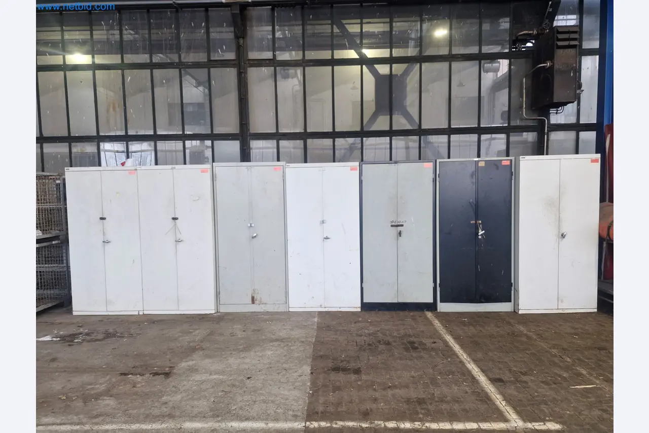 Magazinbestände, Rohöl-/Gas-Öl-/Einsatzpumpen sowie Betriebsausstattung einer Raffinerie-2