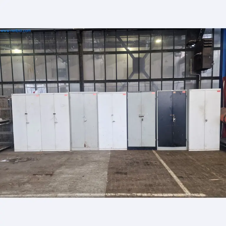 Magazinbestände, Rohöl-/Gas-Öl-/Einsatzpumpen sowie Betriebsausstattung einer Raffinerie-2