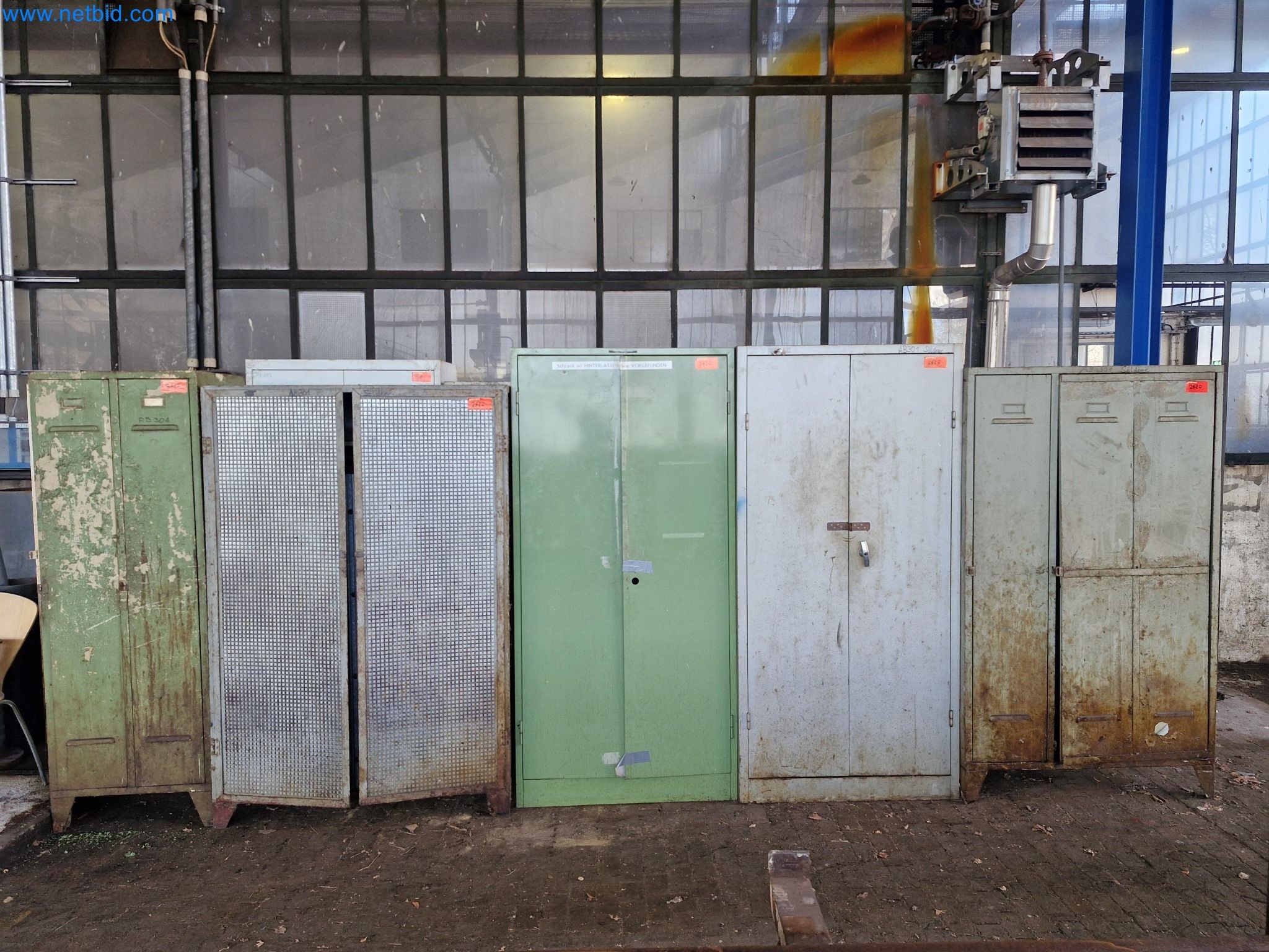 Magazinbestände, Rohöl-/Gas-Öl-/Einsatzpumpen sowie Betriebsausstattung einer Raffinerie-2