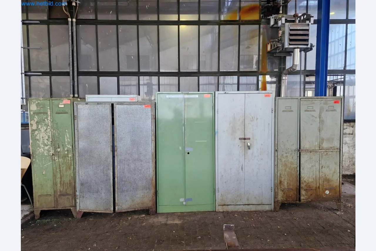 Magazinbestände, Rohöl-/Gas-Öl-/Einsatzpumpen sowie Betriebsausstattung einer Raffinerie-2