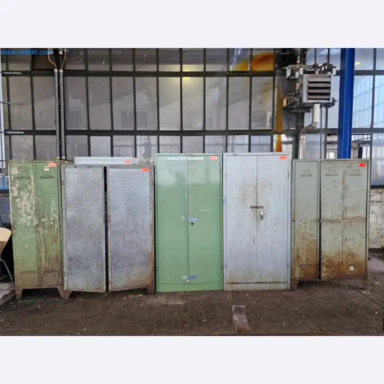 Magazinbestände, Rohöl-/Gas-Öl-/Einsatzpumpen sowie Betriebsausstattung einer Raffinerie-2