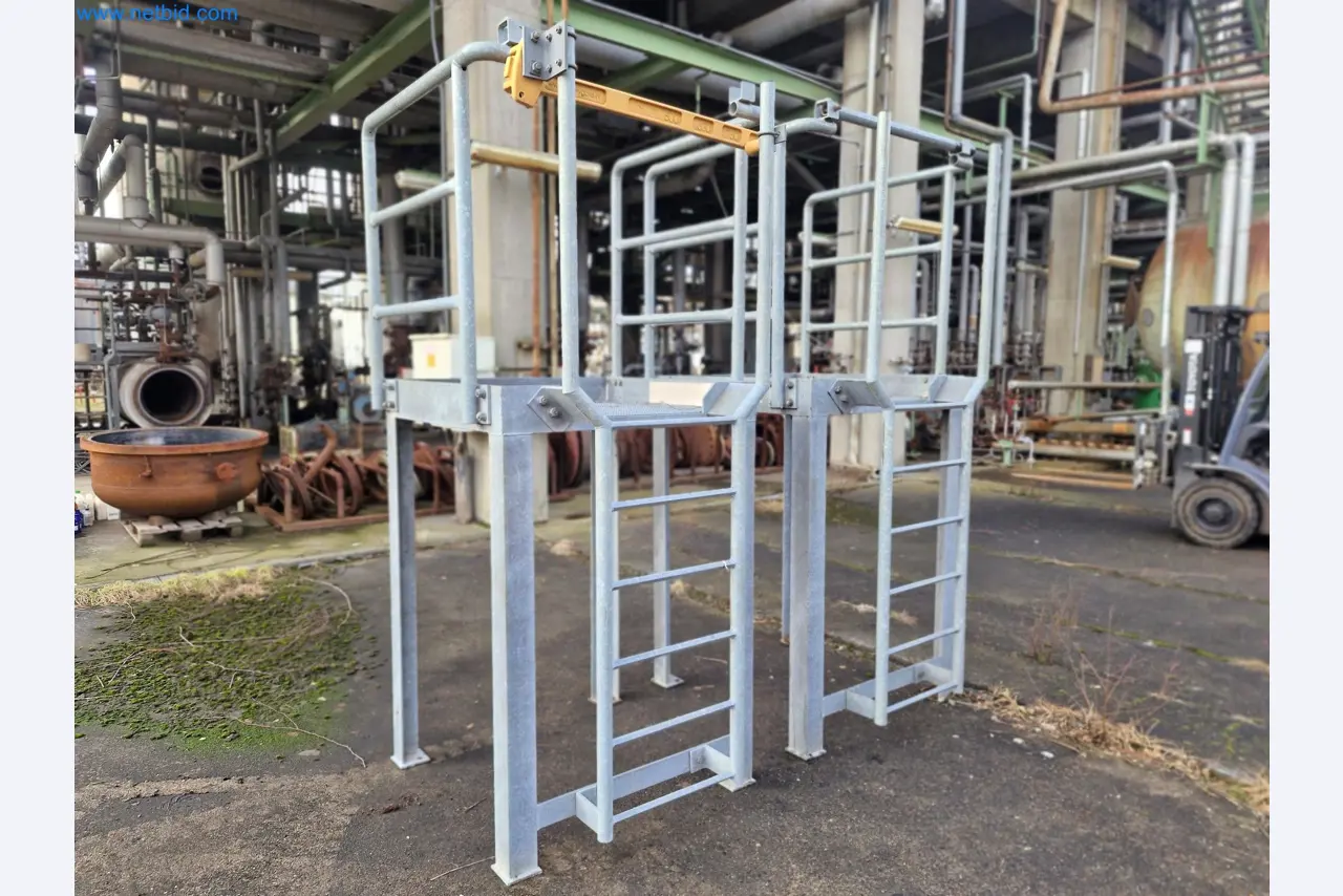 Magazine stocks, crude oil/gas/oil pumps and operating equipment of a refinery-1