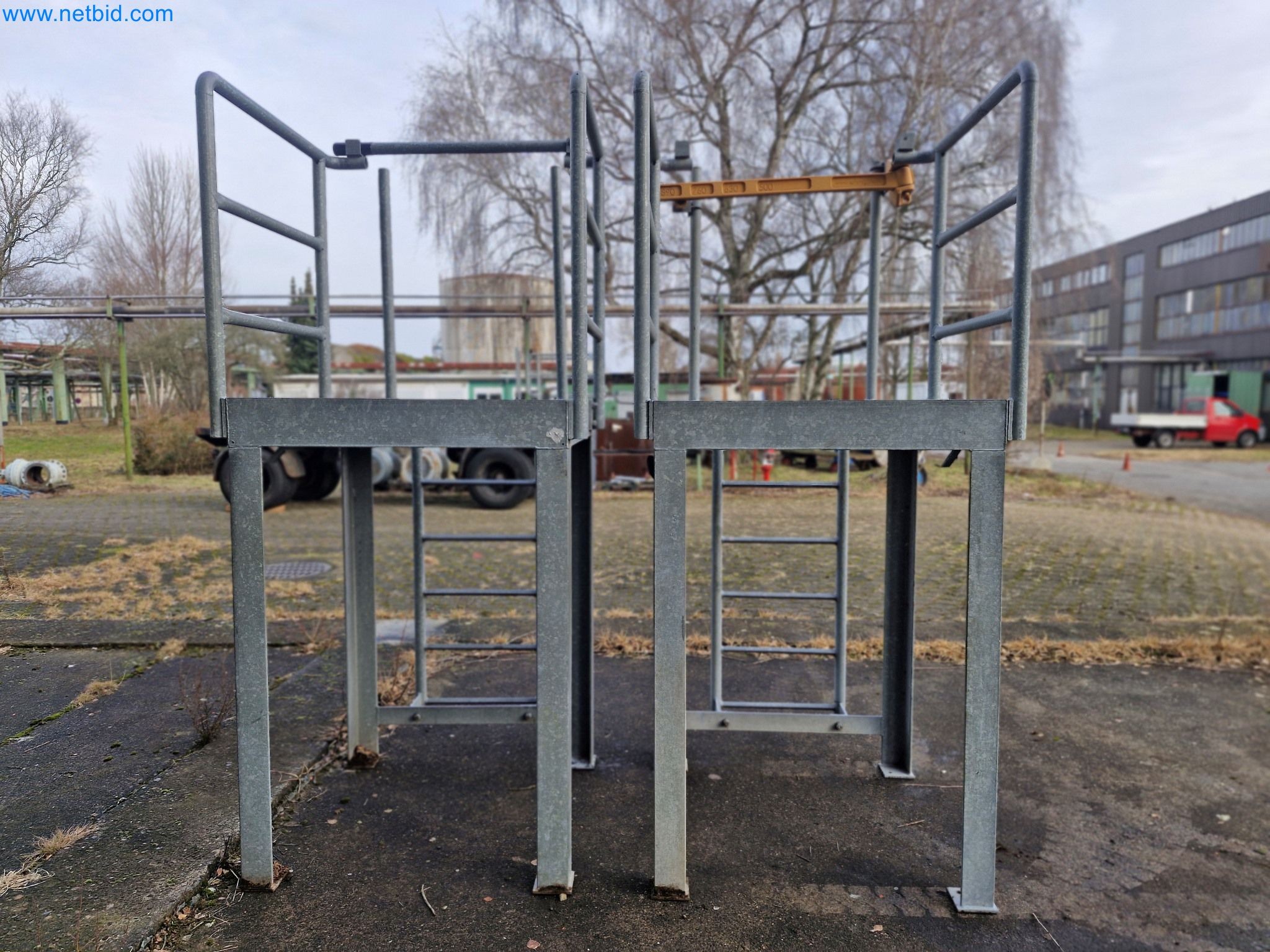 Magazine stocks, crude oil/gas/oil pumps and operating equipment of a refinery-2