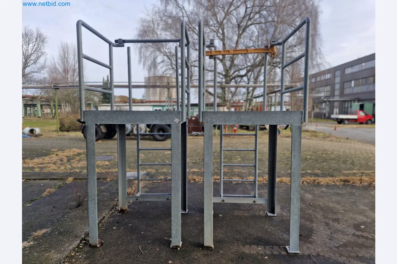 Magazine stocks, crude oil/gas/oil pumps and operating equipment of a refinery-2