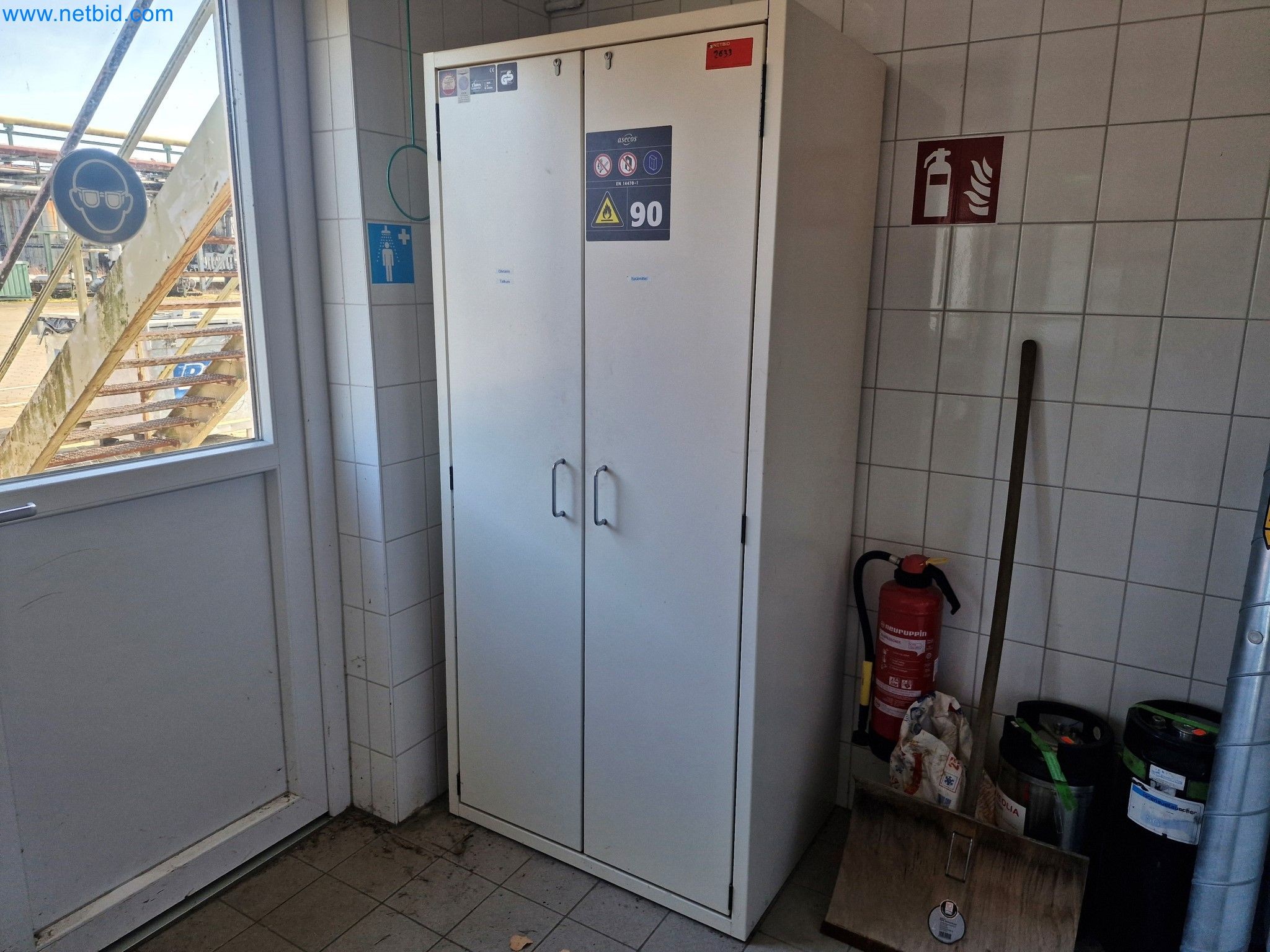 Magazine stocks, crude oil/gas/oil pumps and operating equipment of a refinery-1