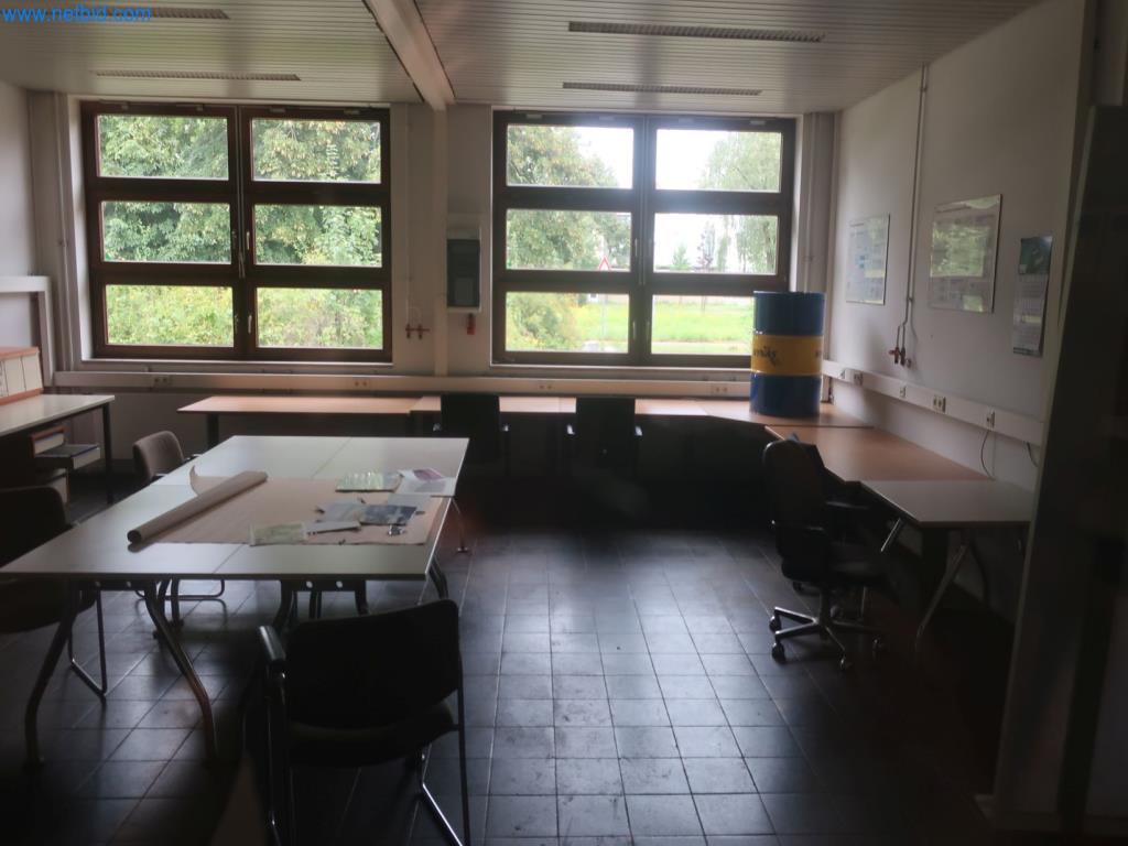 Magazine stocks, crude oil/gas/oil pumps and operating equipment of a refinery-2