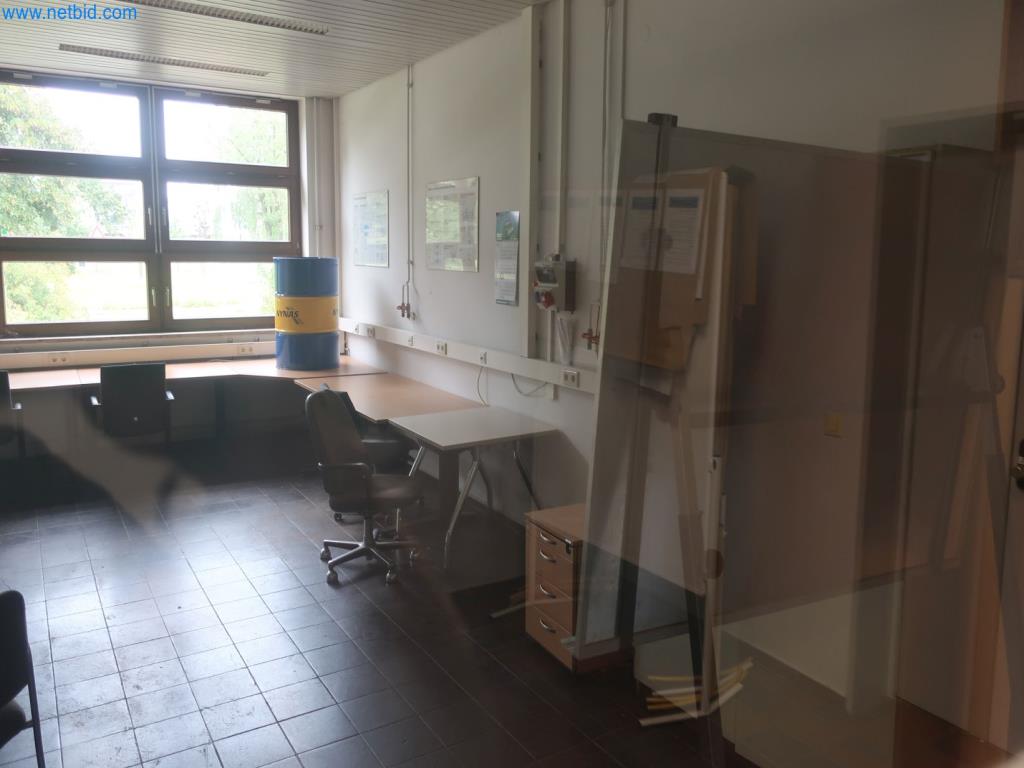 Magazine stocks, crude oil/gas/oil pumps and operating equipment of a refinery-3