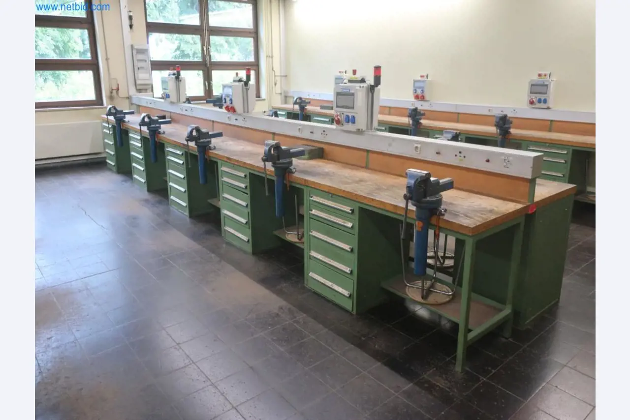 Závody na výrobu a skladování produktů z minerálních olejů, jakož i vstupů a hotových výrobků pro výrobu maziv.-11