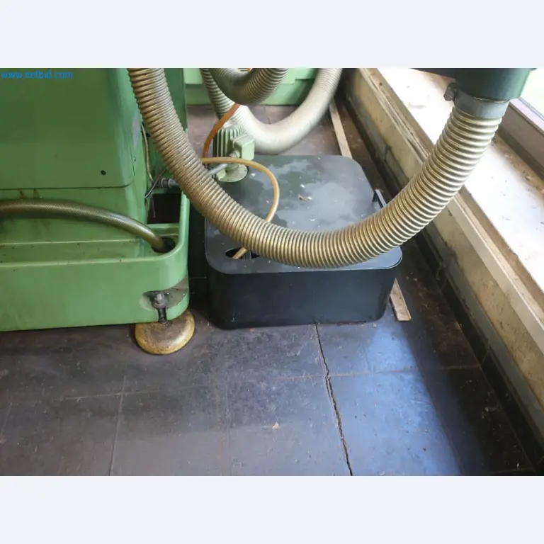 Zakłady produkcji i magazynowania mineralnych produktów olejowych, jak również surowców i produktów gotowych do produkcji smarów.-12