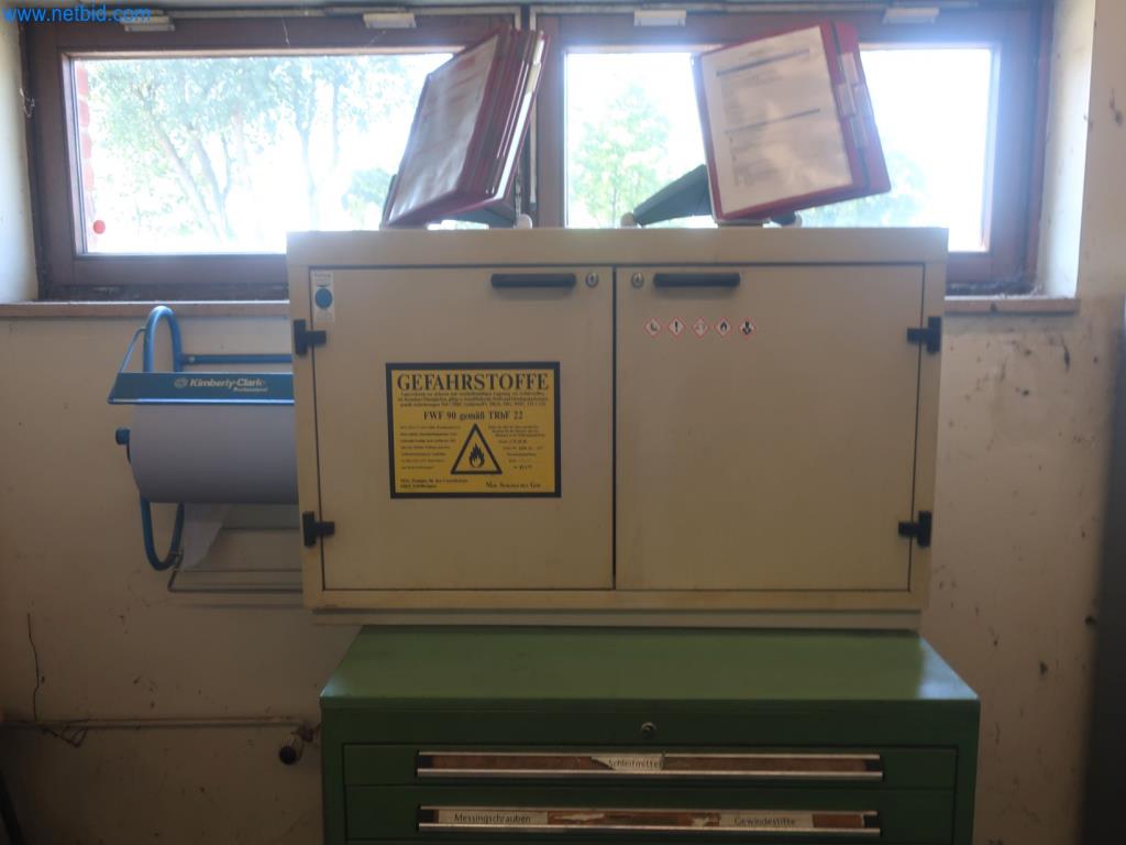 Plantas de producción y almacenamiento de productos derivados del petróleo, así como de insumos y productos acabados para la fabricación de lubricantes.-9