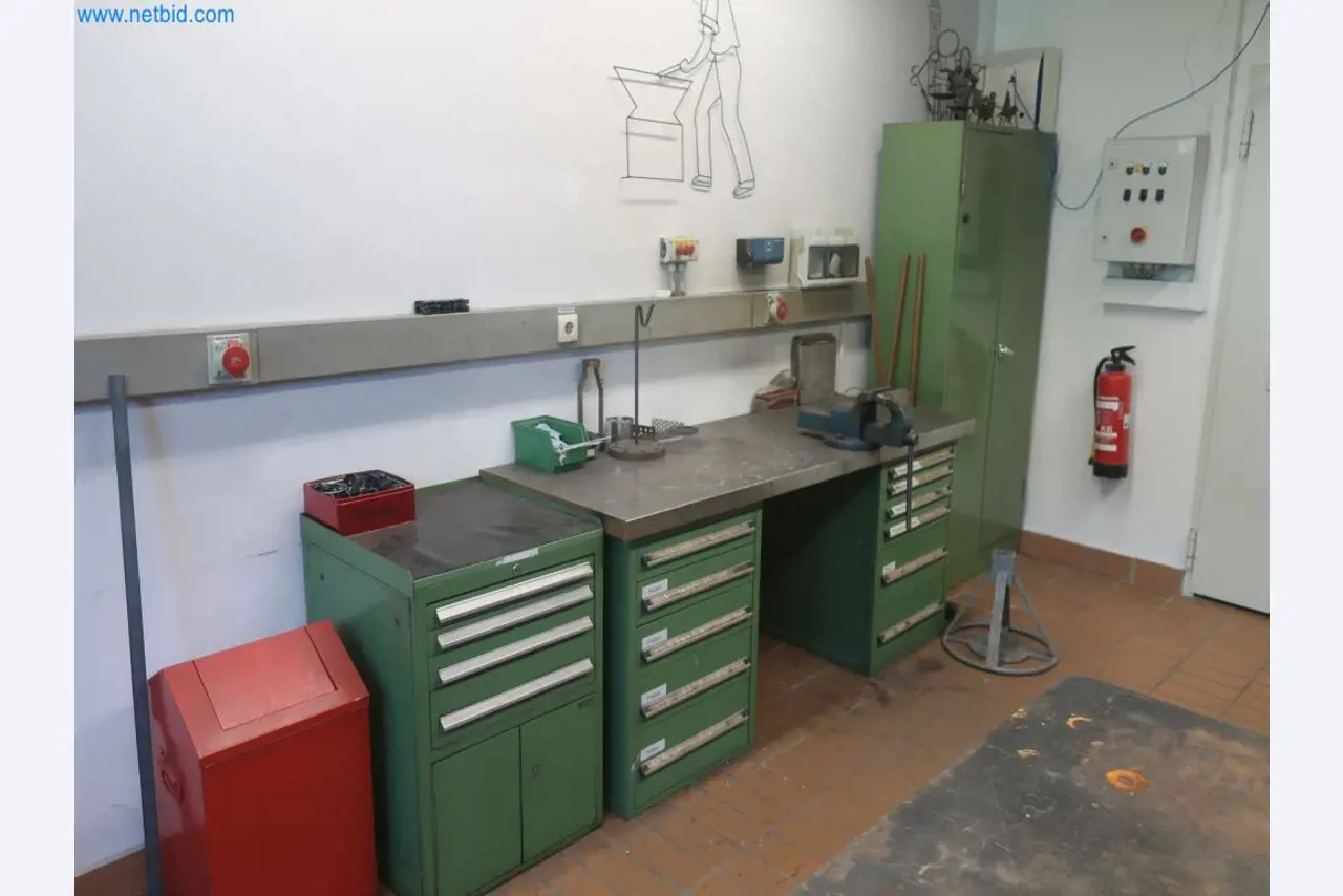 Zakłady produkcji i magazynowania mineralnych produktów olejowych, jak również surowców i produktów gotowych do produkcji smarów.-5