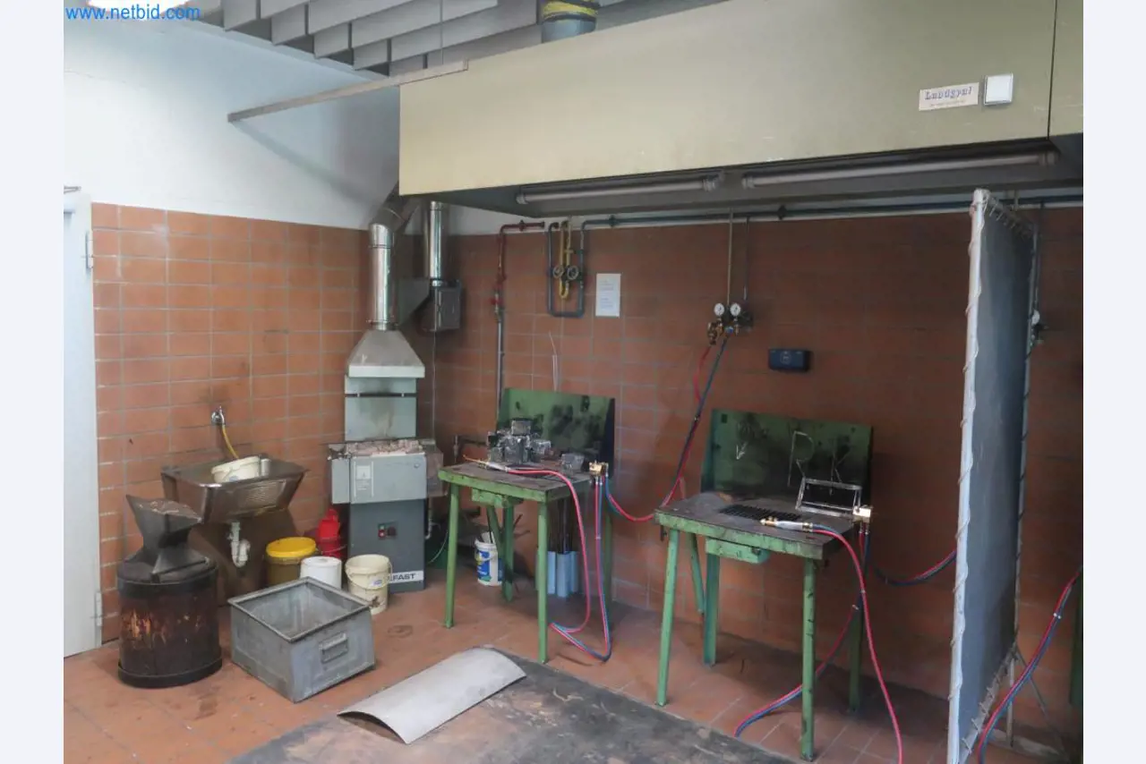 Zakłady produkcji i magazynowania mineralnych produktów olejowych, jak również surowców i produktów gotowych do produkcji smarów.-1