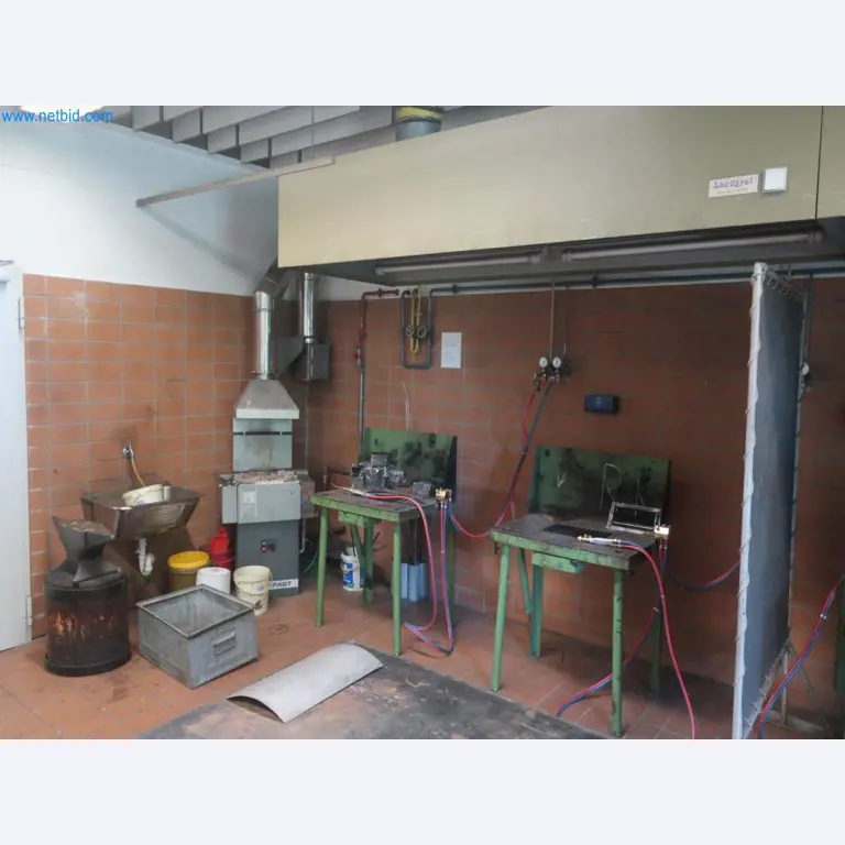 Zakłady produkcji i magazynowania mineralnych produktów olejowych, jak również surowców i produktów gotowych do produkcji smarów.-1