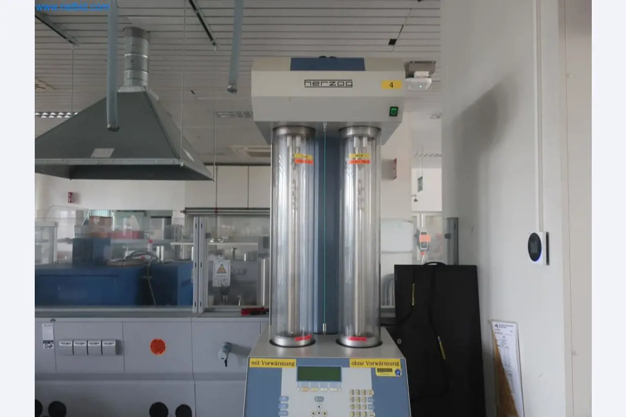 Zakłady produkcji i magazynowania mineralnych produktów olejowych, jak również surowców i produktów gotowych do produkcji smarów.-4