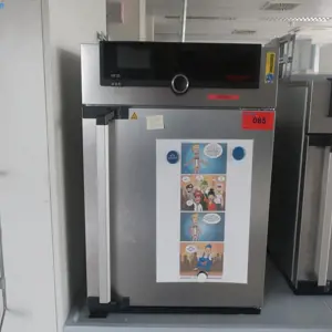 Sušicí skříň Memmert UF55