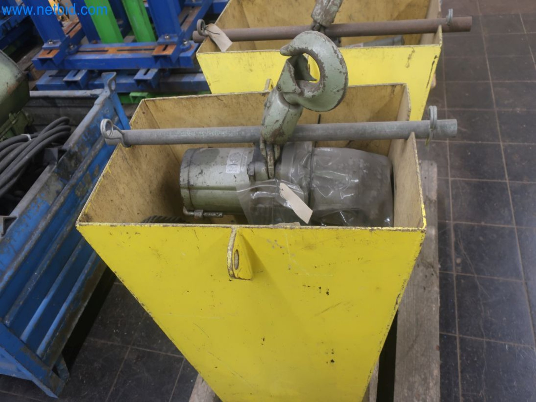 Magazinbestände, Rohöl-/Gas-Öl-/Einsatzpumpen sowie Betriebsausstattung einer Raffinerie-11