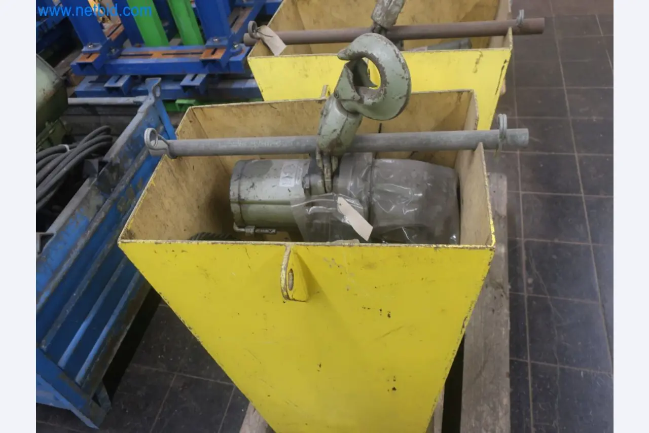 Magazinbestände, Rohöl-/Gas-Öl-/Einsatzpumpen sowie Betriebsausstattung einer Raffinerie-11