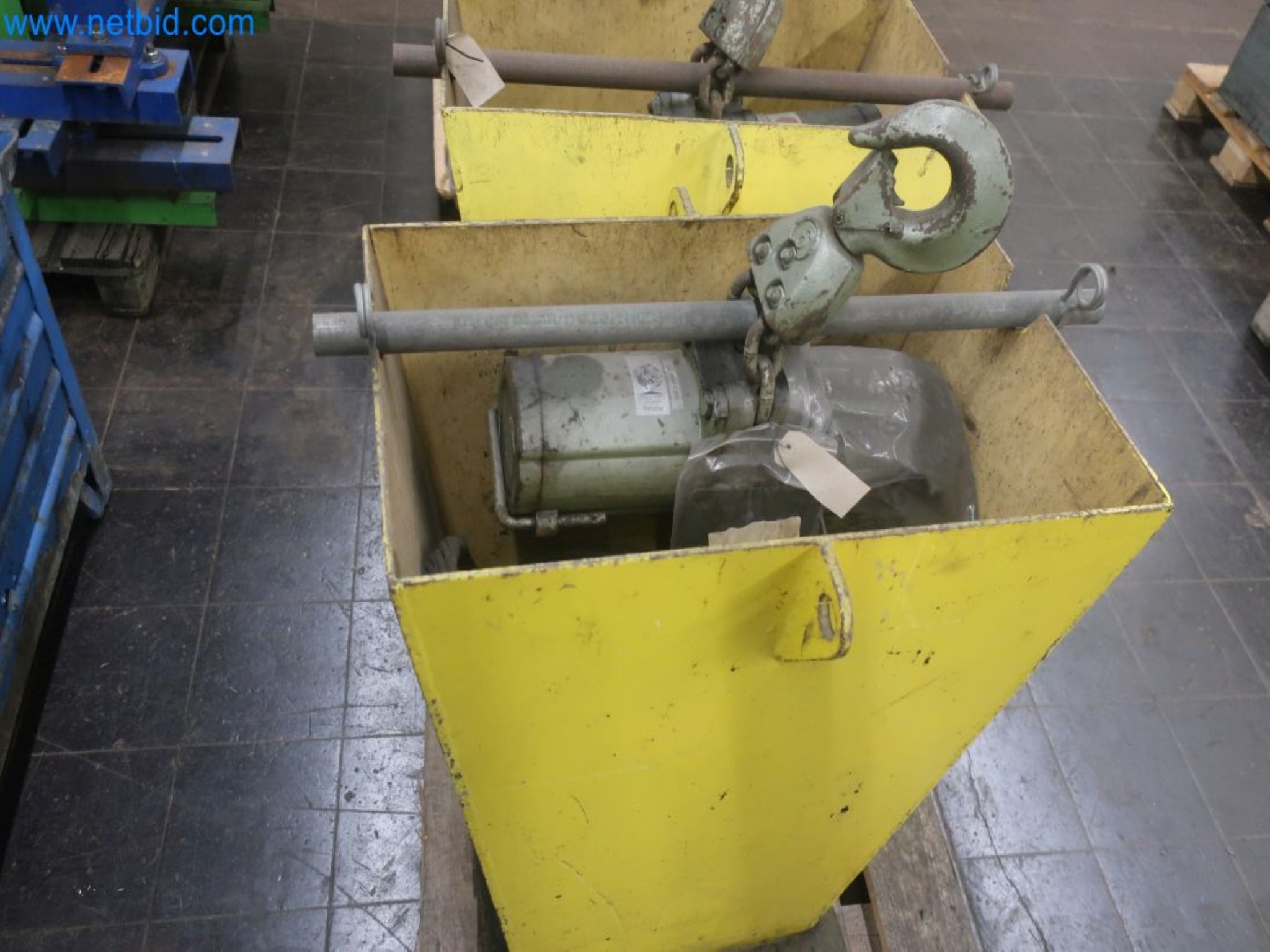 Magazinbestände, Rohöl-/Gas-Öl-/Einsatzpumpen sowie Betriebsausstattung einer Raffinerie-12