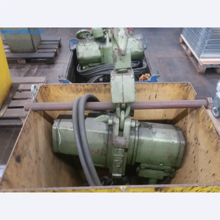 Magazinbestände, Rohöl-/Gas-Öl-/Einsatzpumpen sowie Betriebsausstattung einer Raffinerie-2