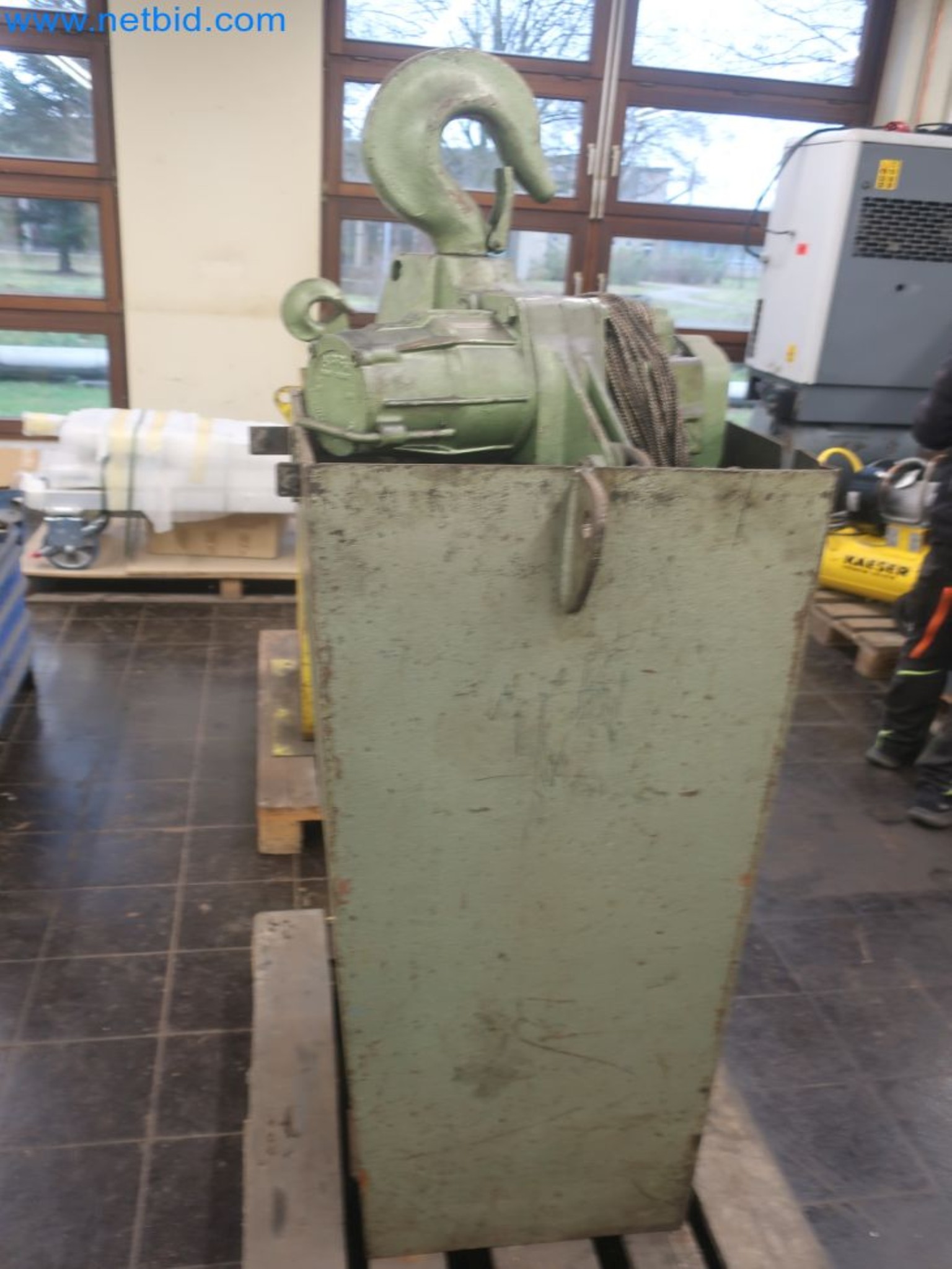 Magazinbestände, Rohöl-/Gas-Öl-/Einsatzpumpen sowie Betriebsausstattung einer Raffinerie-7