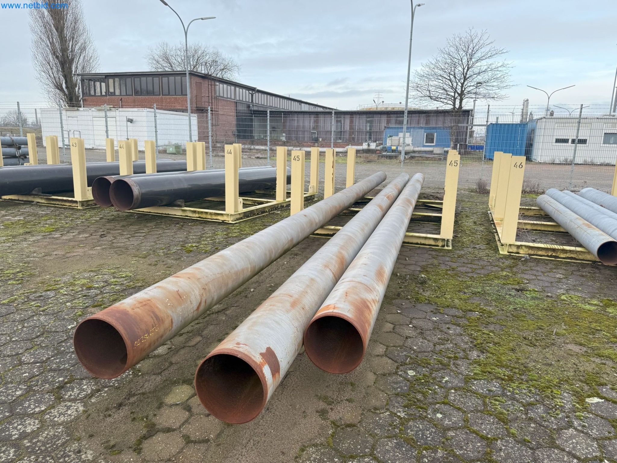 Plants for the production and storage of mineral oil products as well as input and finished products for the production of lubricants-35