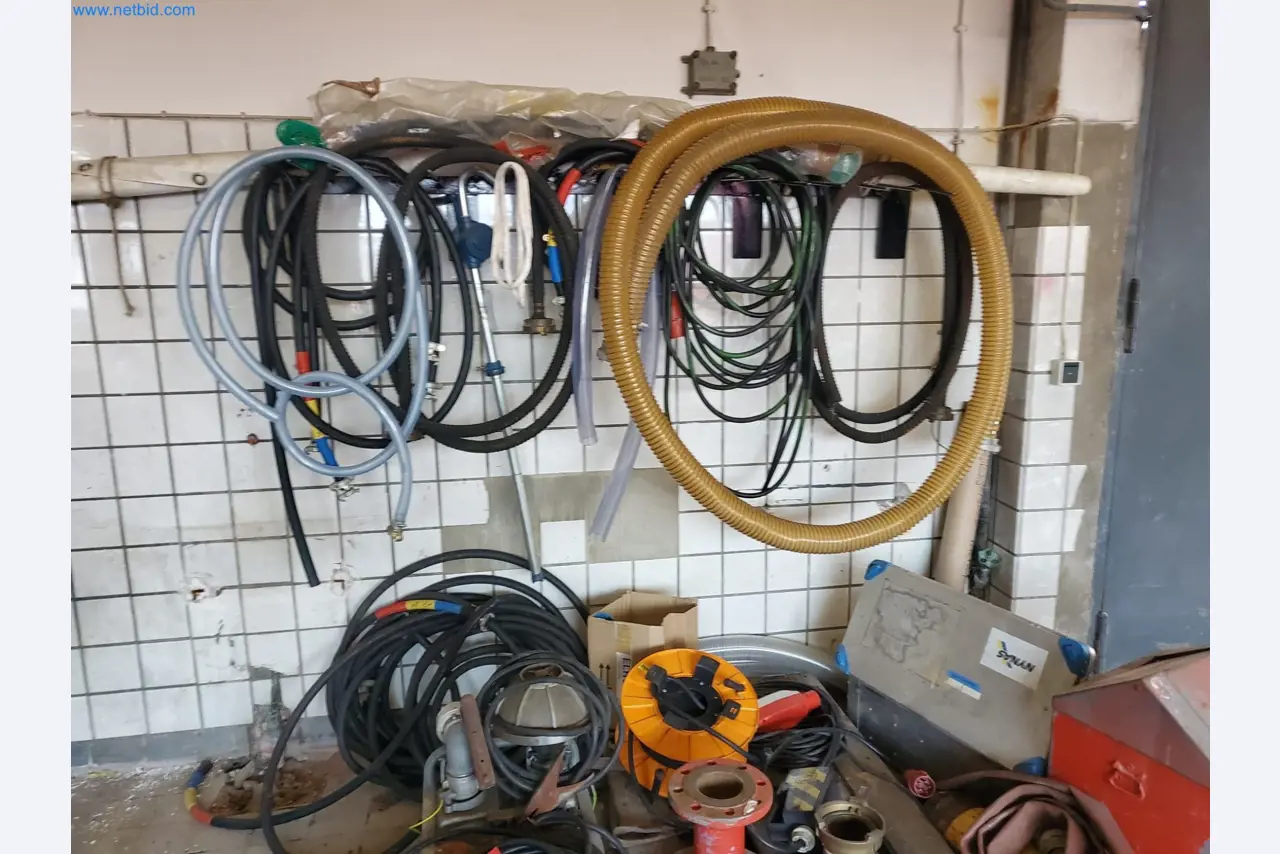 Zakłady produkcji i magazynowania mineralnych produktów olejowych, jak również surowców i produktów gotowych do produkcji smarów.-2